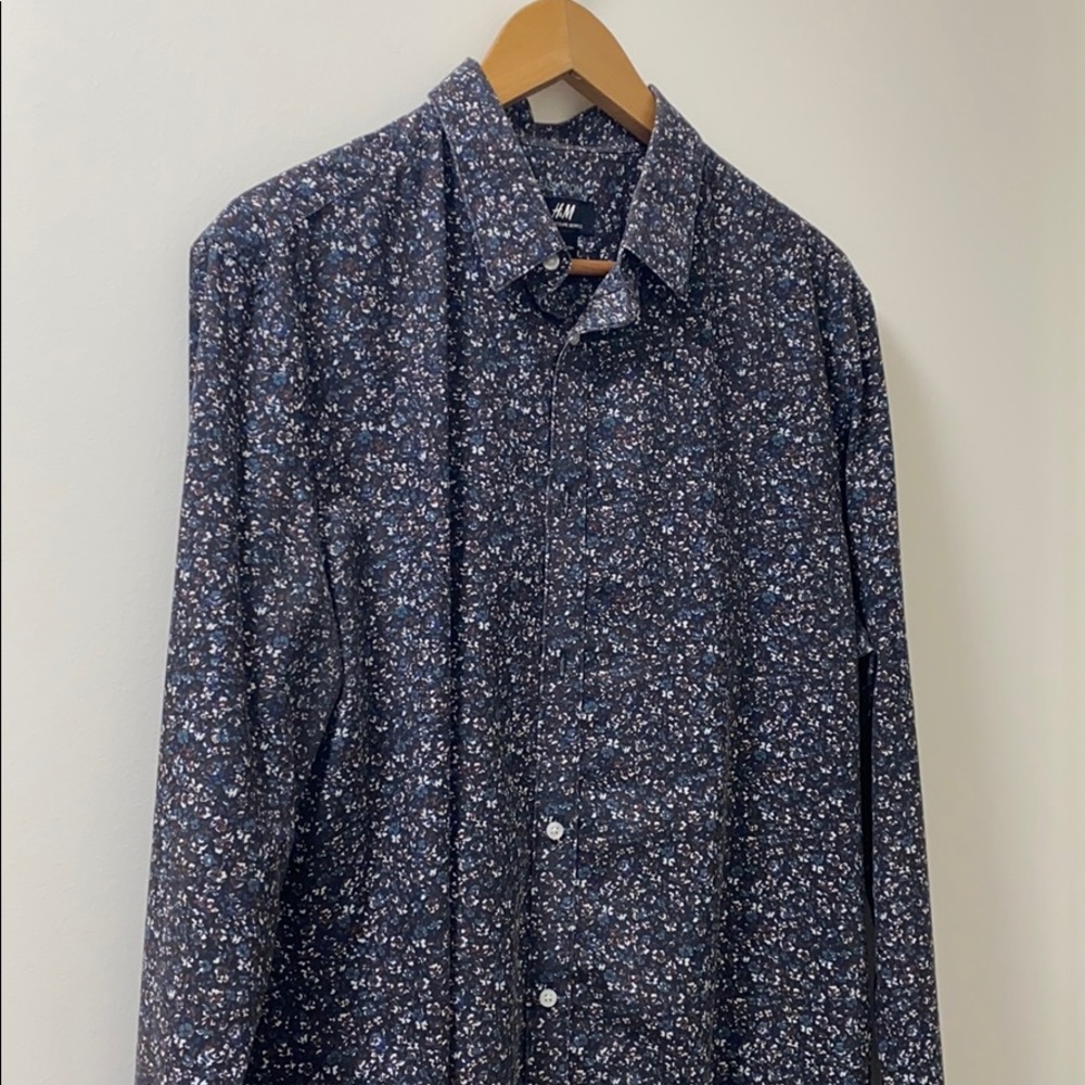 Long sleeve men’s button up dress shirt